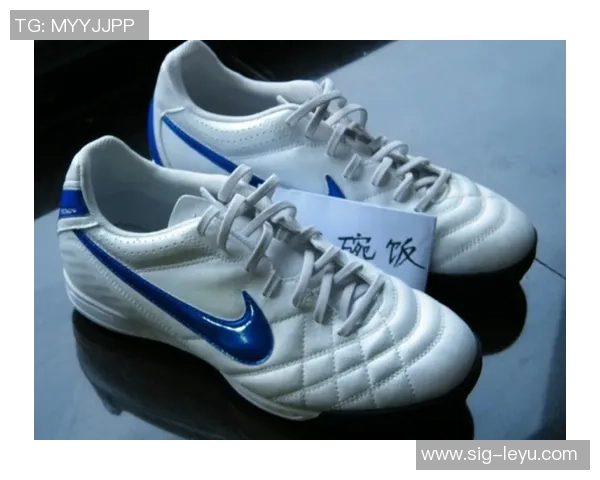 探索Nike高帮足球鞋的卓越性能与时尚设计打造完美球场表现